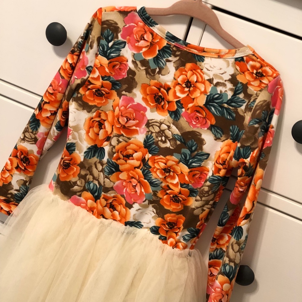 Boutique dress & necklace - Picture 6 of 7